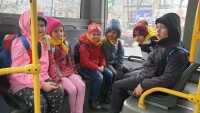 Dzieci w trolejbusie - ujęcie drugie